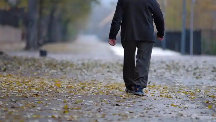 孤独 一个人 背影图片_孤独 一个人 背影高清图片素材库