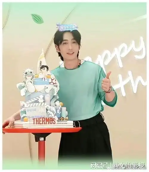 张艺兴hi6上下班路透?今日份穿搭可爱