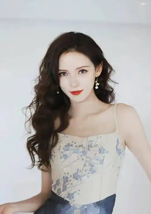 张予曦的性感身材_漂亮_事业心_瑞丽