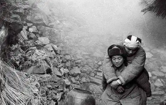 印刷女工隐姓埋名40年,晚年无钱治病,亮明身份惊动高层_解秀梅_抗美