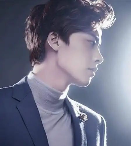 【图】李易峰侧脸图片欣赏 新电影首日票房夺冠