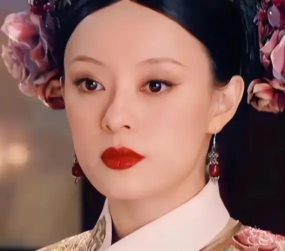 孙俪近照,脸颊隆起眼睛凸出!承认吃炸土豆流鼻血,被疑保养太好