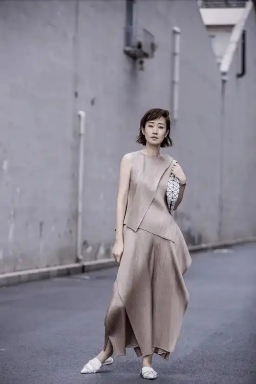 刘敏涛13岁女儿比她还漂亮!