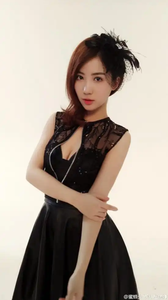 蜜蜂少女队赵婉婷因伤退赛这个92年的妹子私照这么美!