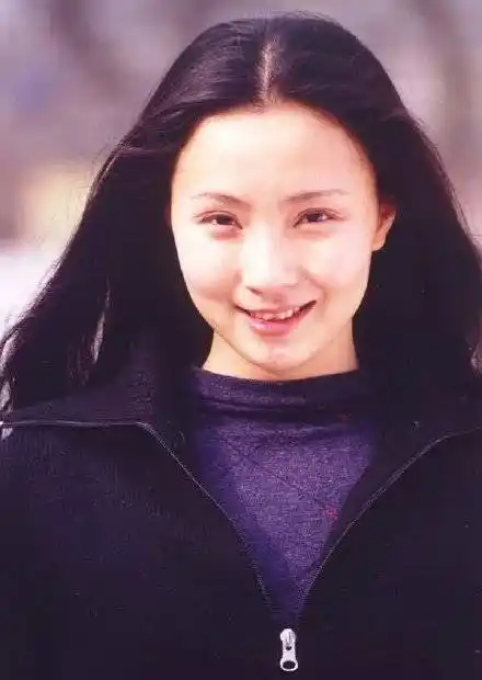 小陶虹年轻时是又甜又灵的人间水蜜桃吧,颜值方面从来没有低峰_长相