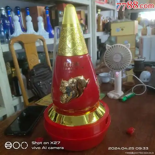 完整一套乙亥猪年红花郎生肖酒瓶酒盒