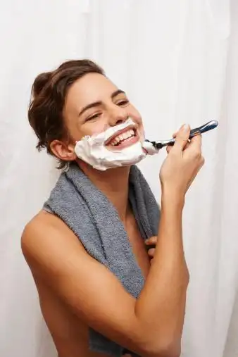 女人"刮胡子"能防衰老 为变年轻有什么不可以