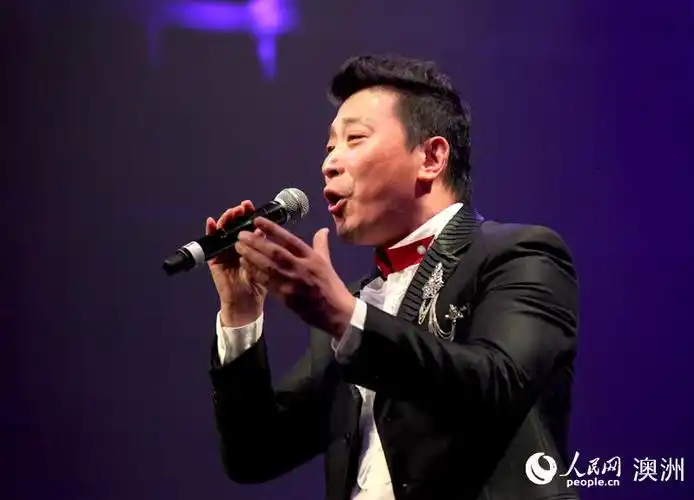 男声独唱《敢问路在何方》(摄影 马小龙)