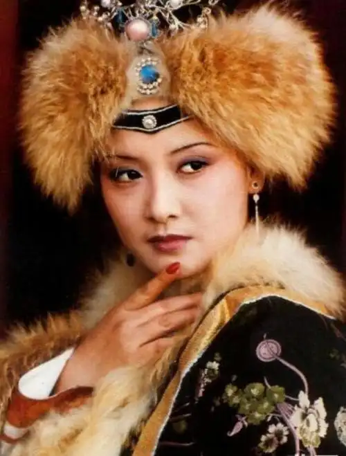 邓婕年轻时多美27岁演王熙凤成经典美得不可方物