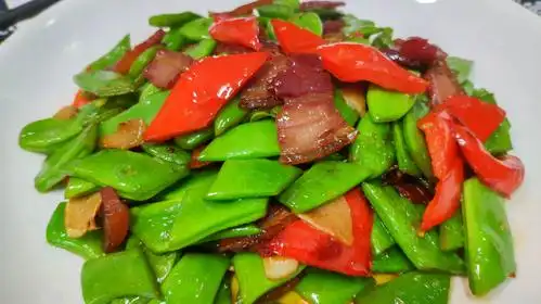 腊肉这样炒太好吃了!咸香清爽,做法简单,看着都流口水!