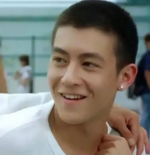 43岁谢霆锋对比43岁陈冠希看出骨相老去和皮相老去的区别