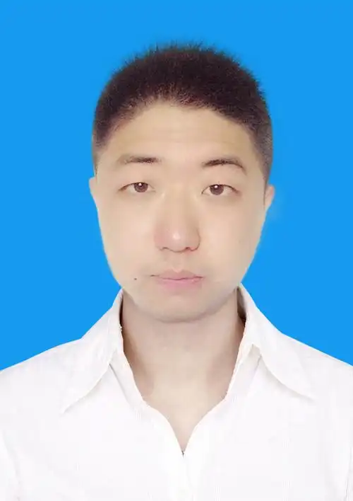 求大神ps 一张 蓝底白色衬衣的 (用我上传的这个)证件照片 急需!