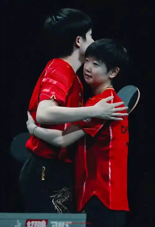 爱会垫脚,也会弯腰#王楚钦孙颖莎顶峰相见 - 抖音