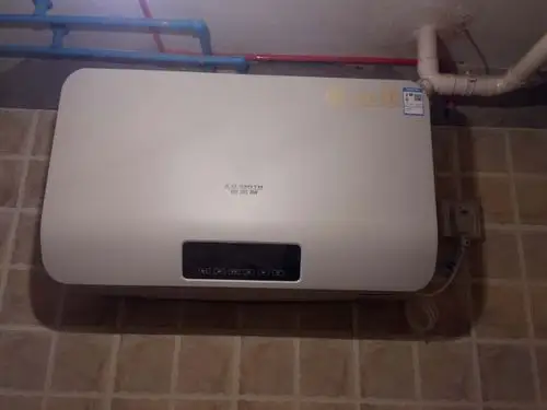 通过聊天得知顾客家正在水电改造,因为半包来看热水器尺寸,本着不买贵