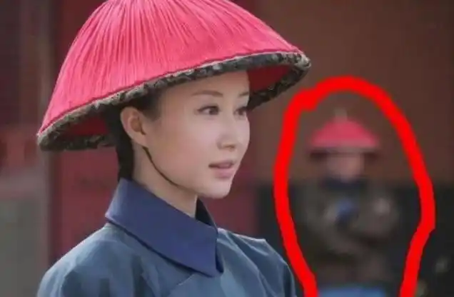 电视剧中尴尬的穿帮镜头第一张还情有可原最后一张直接无语