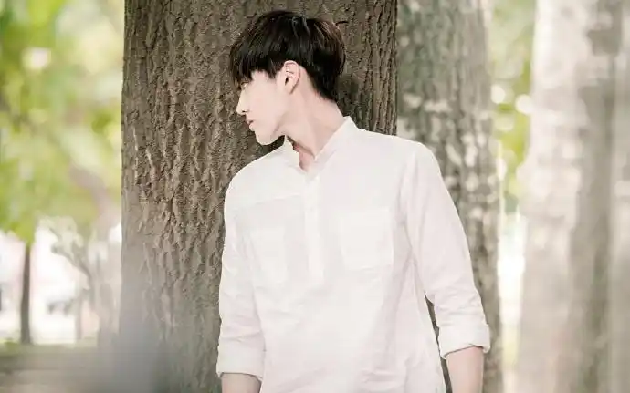 最想邂逅的白衬衫爱豆#当你邂逅穿着白衬衫的吴亦凡——干净清爽