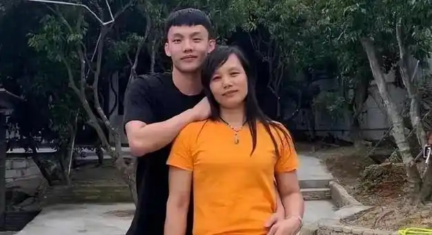 宏远妈妈团近况易建联妈妈朴实赵睿胡明轩潇洒徐杰选择意外