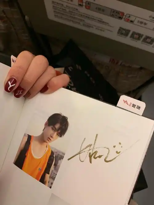 应援色美甲97做得太值啦一个简短repo(后续再编辑)姚琛你笔快没墨啦