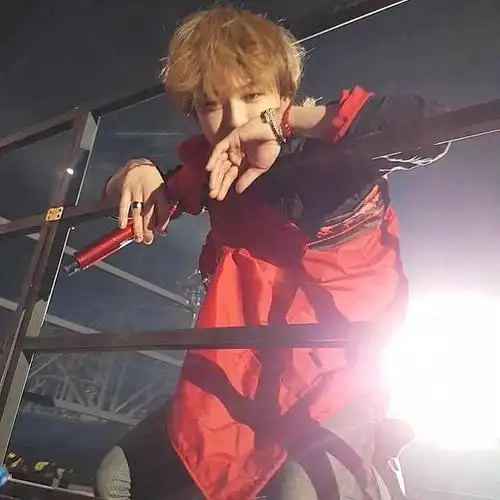 「权志龙」gd是首位举办欧洲巡演的韩国艺人,motte欧洲演唱会在韩国