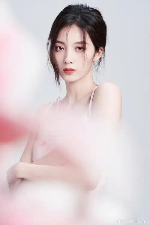 #想看万鹏演侠女##来者何人官宣万鹏#