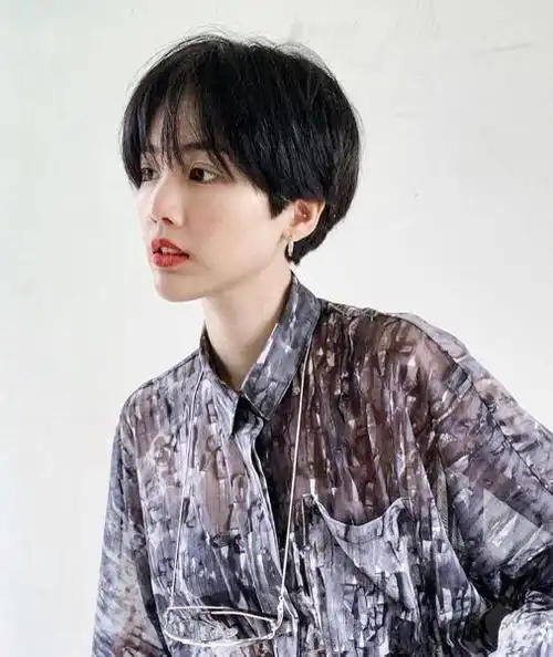 女生不染不烫短发发型黑色自然感短发时尚清新