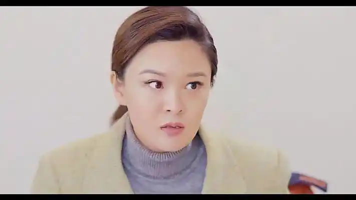 黄大妮家宴吃得稀碎势力女看不惯带着丈夫直接走