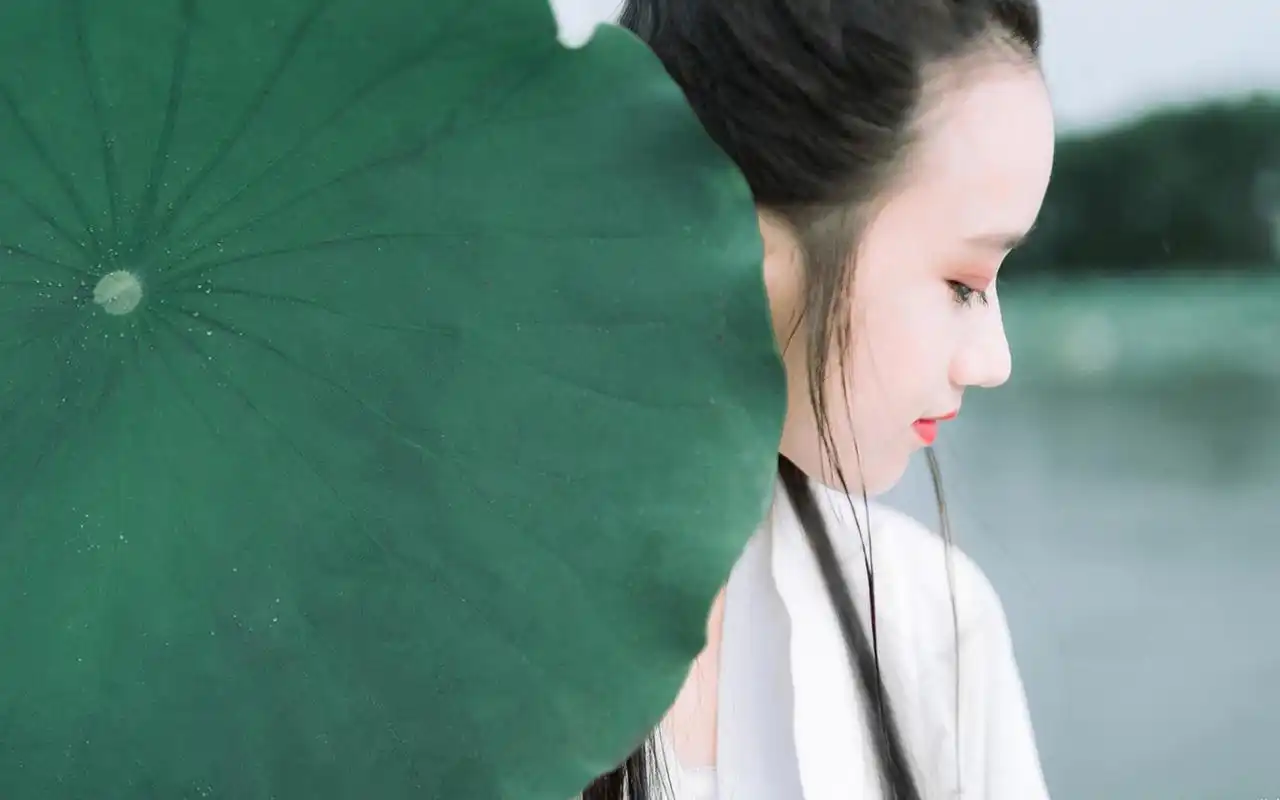气质古风美女静谧荷塘唯美意境写真高清壁纸