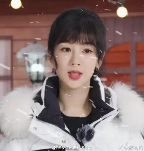 杨紫齐刘海造型梦回佟年