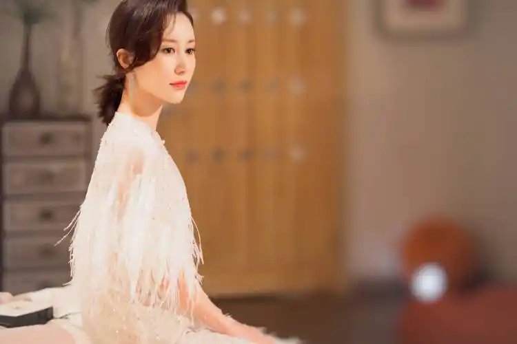 33岁舒畅近照曝光,脸僵硬发际线上移,网友:像刘敏涛和蔡明结合_视频