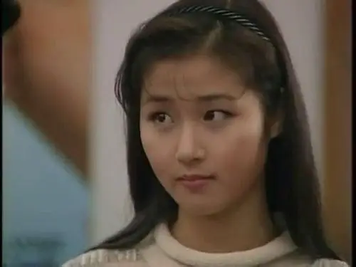 又在娱乐圈掀起轩然大波,因为那时的甄子丹刚刚和前妻梁静慈离婚不久