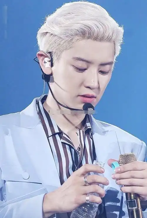 看了这些梳大背头的男星,躲过了林彦俊,避过了蔡徐坤,当看到朴灿烈时