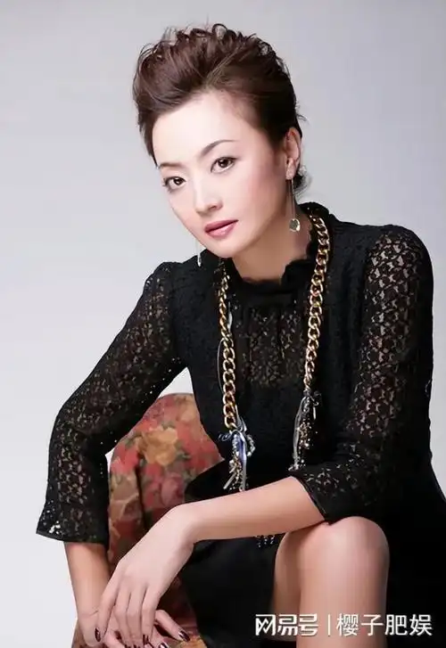 据悉,原华是来自哈尔滨的女演员,因出演电影《财迷心窍》而走红,曾和