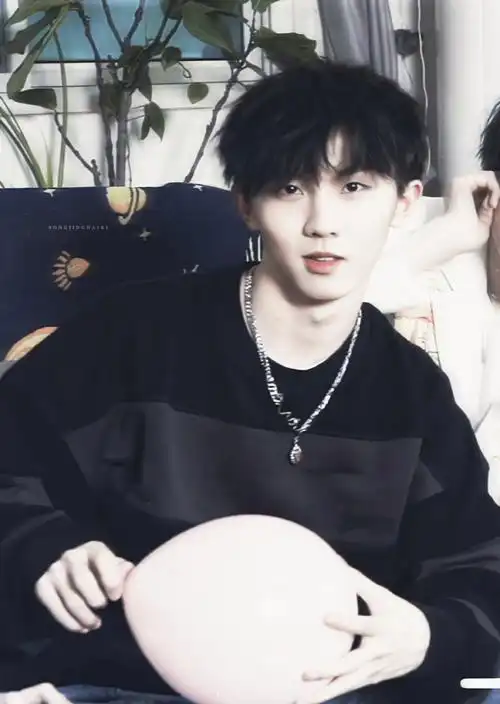 马哥锡纸烫嘎嘎帅