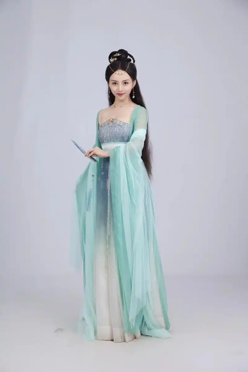 《镇北王》范嬅定妆照出来啦～～～ #镇北王 #短剧 #范嬅 - 抖音