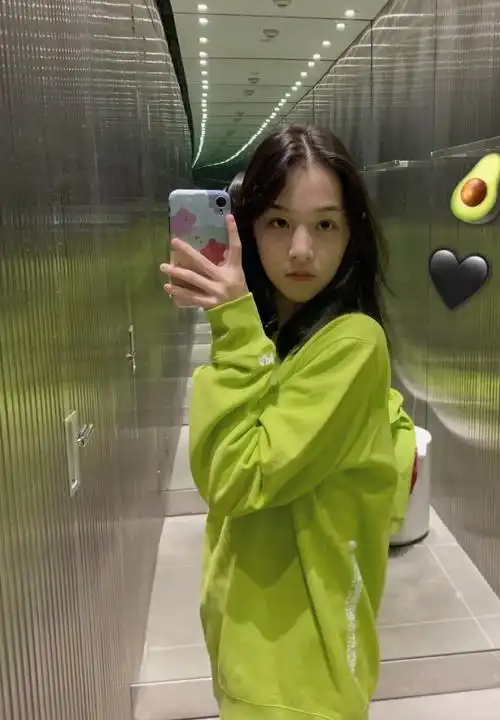 原创不愧是庆帝宠在手心的女孩14岁只穿件球服出街腿长160