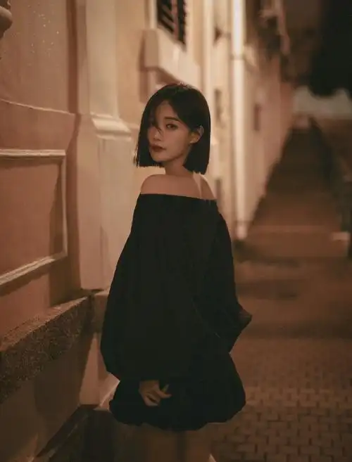 时尚##李一桐短发夜景氛围感随拍