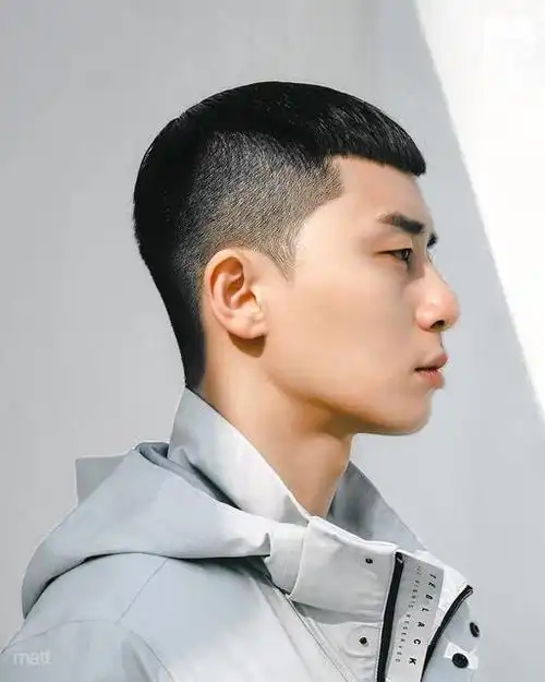 正所谓没什么事是剪短解决不了的,寸头再度上榜完全不意外,无论是自然