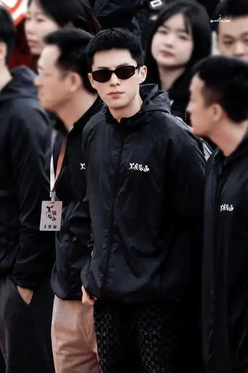 #王鹤棣黑夜告白寸头造型##王鹤棣终于演警察了#