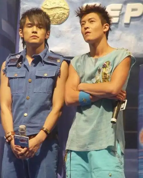 周杰伦: 我当年被f4围攻, 没人敢插手帮忙, 只有他抄起凳子就上!