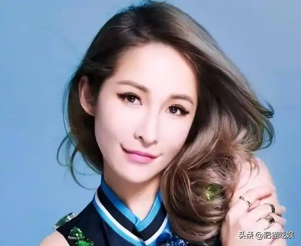 44岁萧亚轩,18年换17位男友,对象均不超过25岁,至今未婚未育