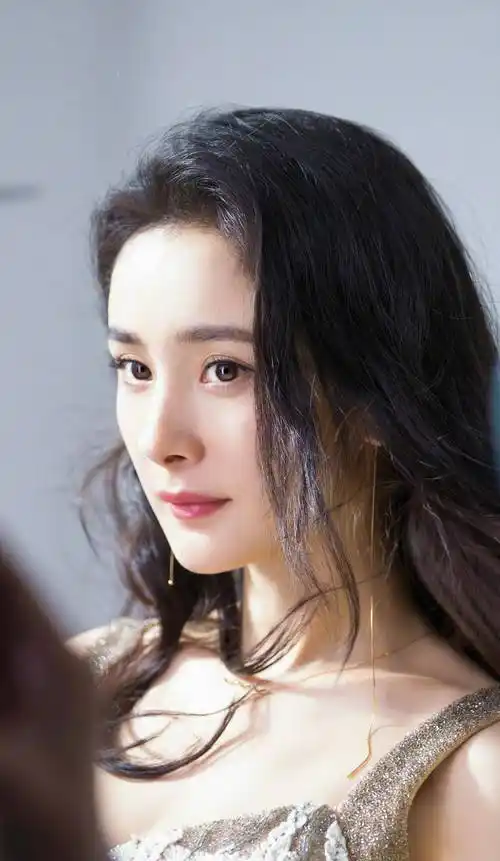 杨幂12月的第一组美照美人光眼睛好有灵气幂幂好美