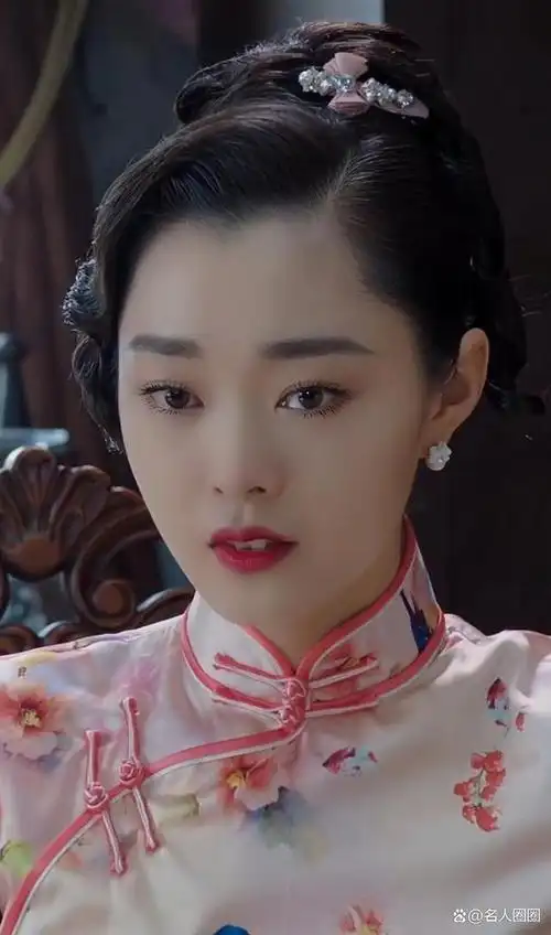 宋轶第1次上镜是在《红楼梦》中饰演香菱.