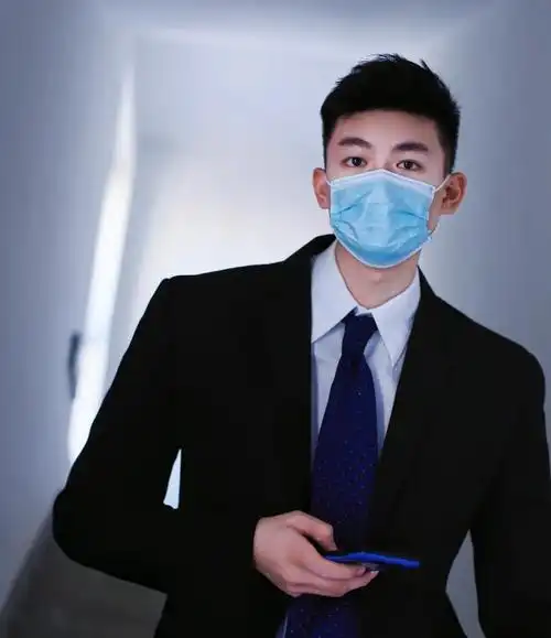 戴口罩的183cm邻家帅哥……_高清图集_新浪网