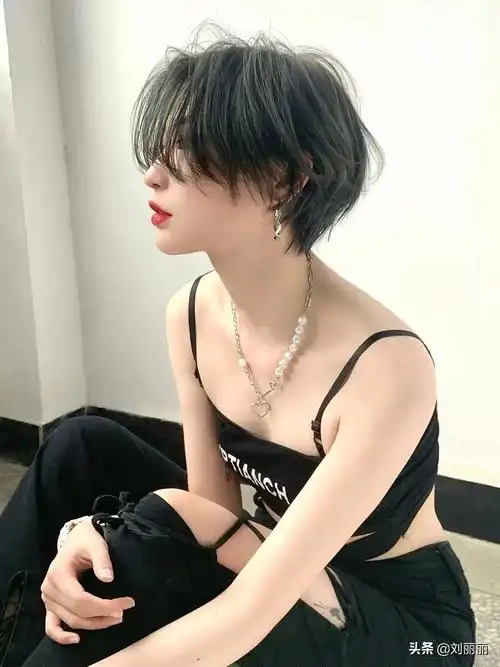 剪短发什么发型好看(天热拒绝留长发) - 百百科