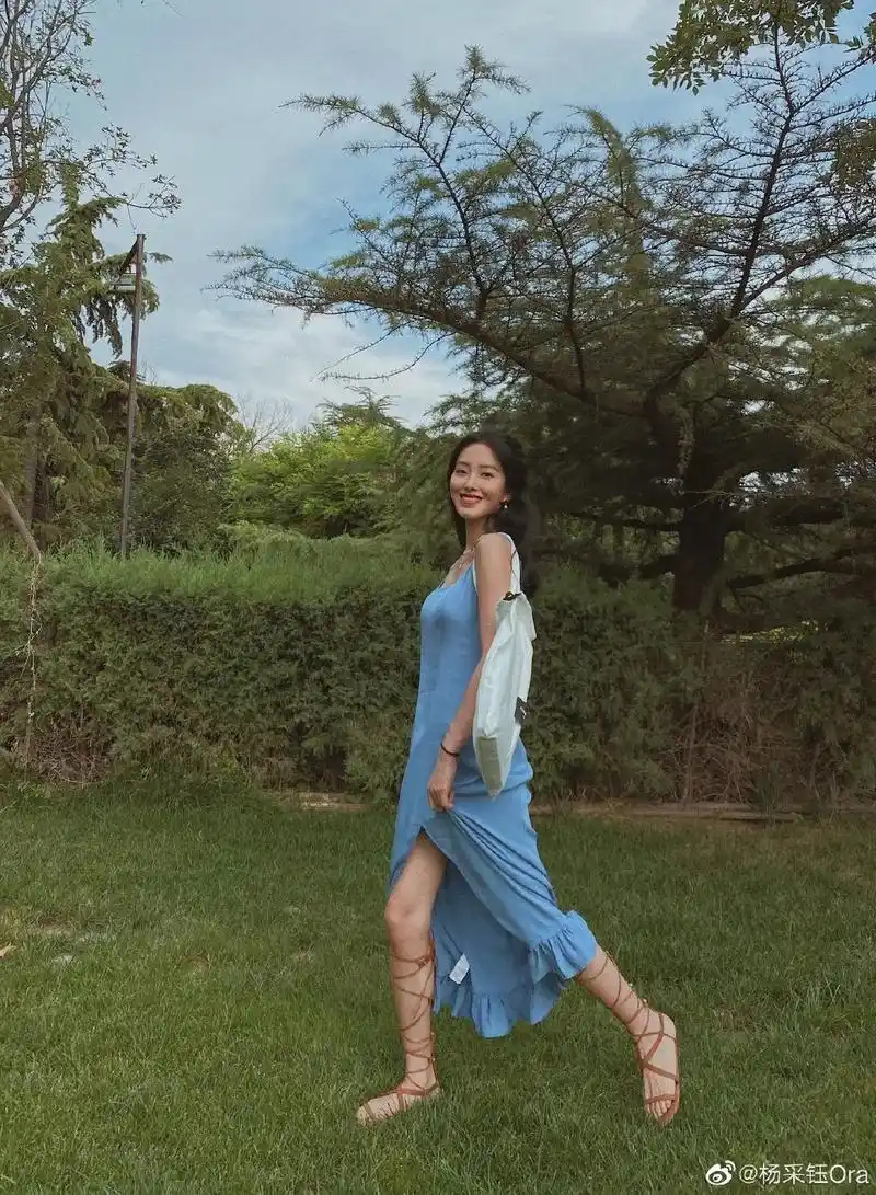 美人计 | 肤色越来越健康的杨采钰,告诉你底妆真不用越涂越白_凤凰网