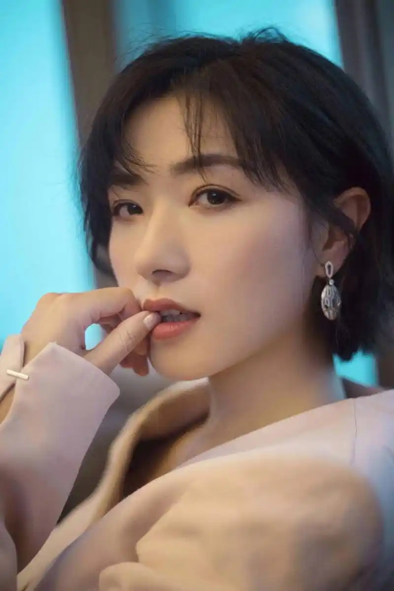 万茜:如清晨露珠般的绝美,令人陶醉心醉神迷!