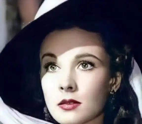 费雯丽:演技与美貌并存的乱世佳人,年轻时风华绝代,可惜后来却疯了,被