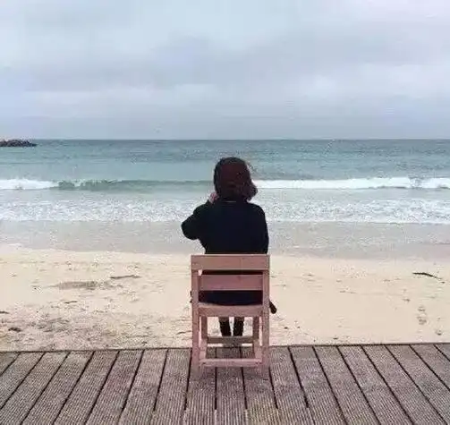 女人在海边背影头像海边气质美女背影头像图文女人的海边背影头像旅游