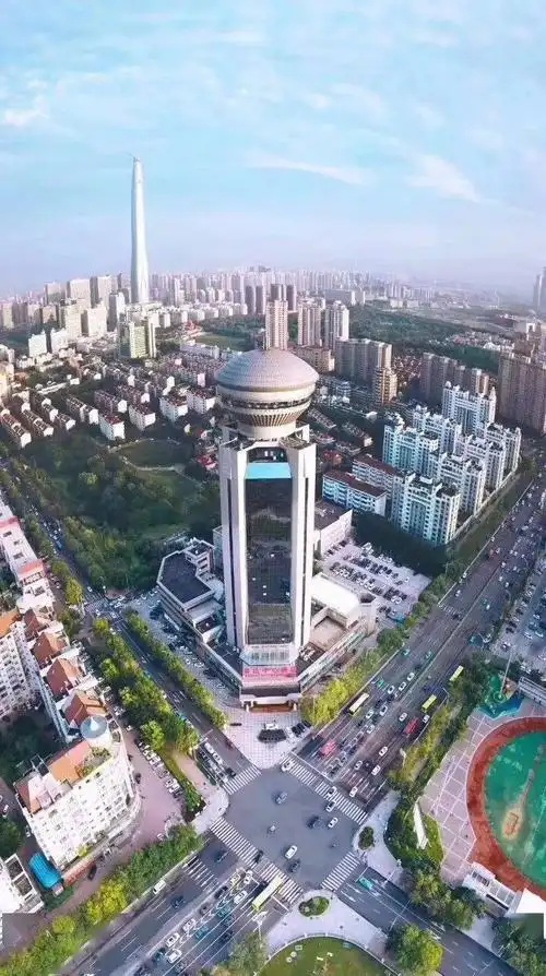 泰达中心酒店带上你的小伙伴来天津滨海新区第①家旋转餐厅打卡呀