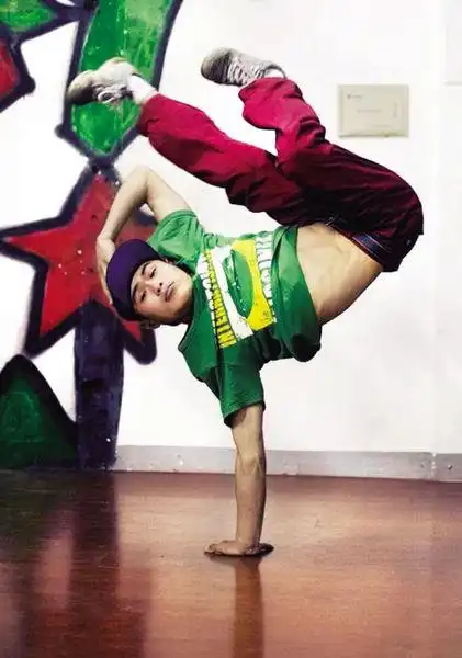 breaking有哪些定格动作?最好是有视频或图片!谢谢